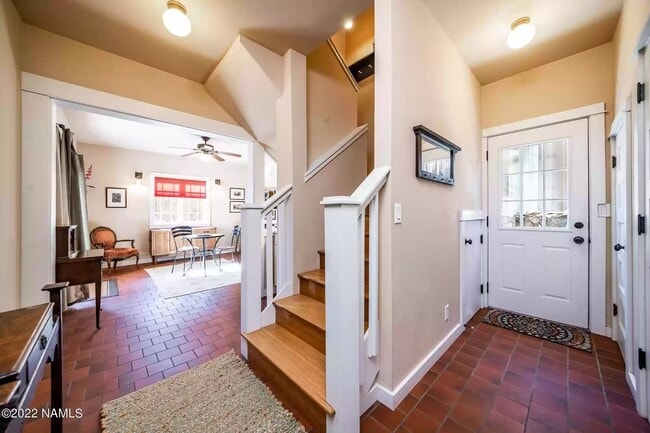 Photo - 907 W Summit Ave Unit (527) Back