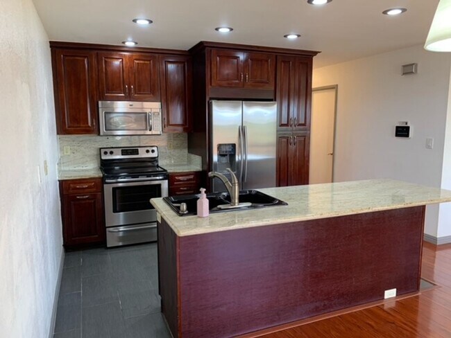 Photo - Waipio Gentry 3 bedroom, 2 bath house with garage - Avail now!