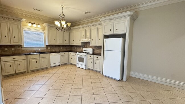Photo - 1604 N McGuire Ave Unit 2