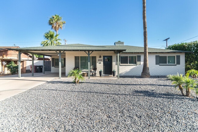 Building Photo - 7435 E Granada Rd