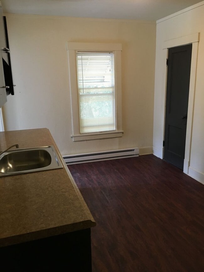 Photo - 427 Poplar St Unit 427 1/2 Poplar Street