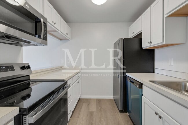 Building Photo - 1700 Lake Park Dr SW Unit 1 Rental