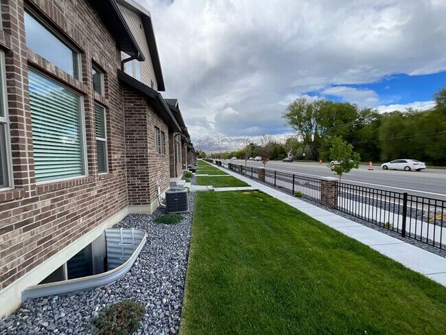 3 bedroom 2 1/2 bath townhome