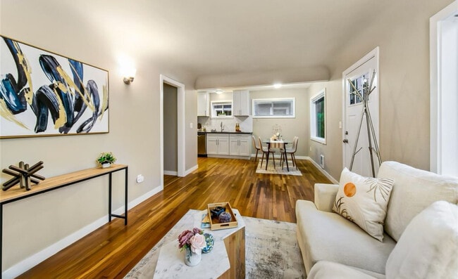 Photo - 5606 25th Ave SW