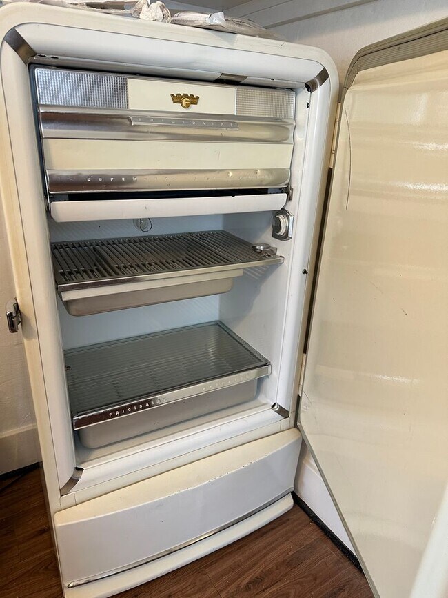 Photo - 103 E Park Ln