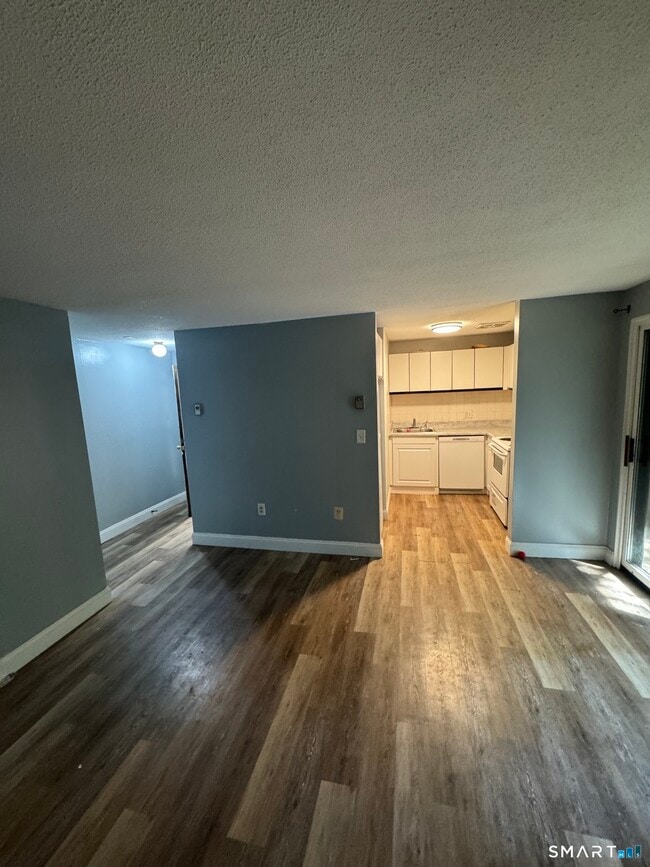 Building Photo - 104 Burgundy Hill Ln Unit 104