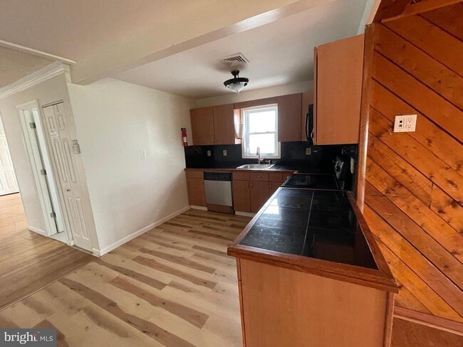 Photo - 1048 Cornwells Ave