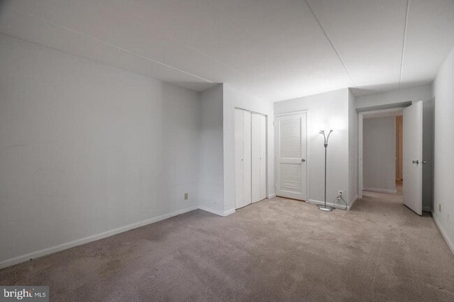 Photo - 2525 Huntington Ave Unidad 18