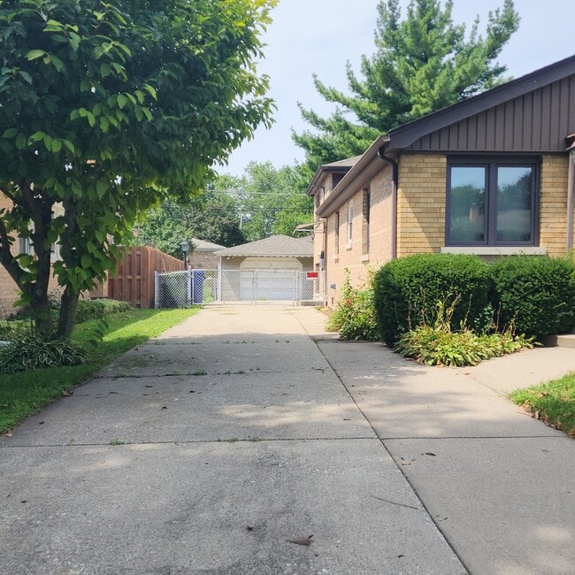Photo - 9810 Warren Ave