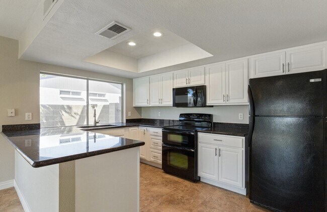 Photo - 2105 N Los Altos Dr