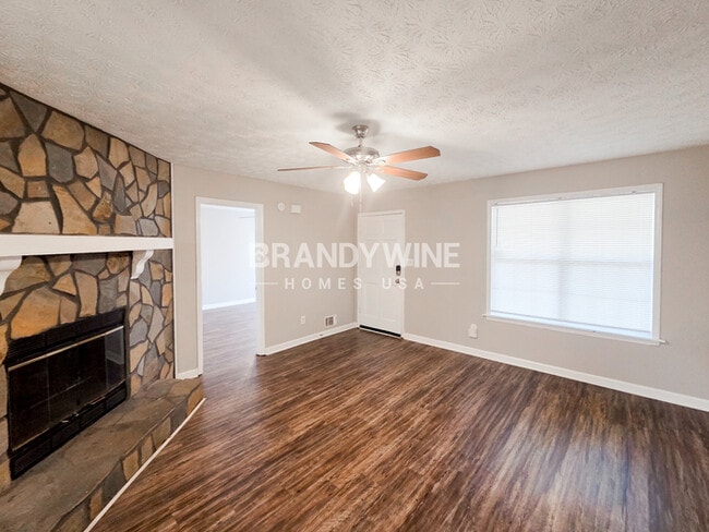 Photo - 235 Winston Dr