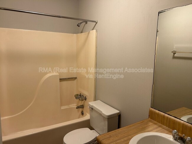 Photo - 413 N Hill St Unit B
