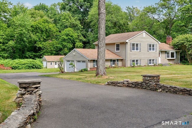 Building Photo - 65 Gate Ridge Rd
