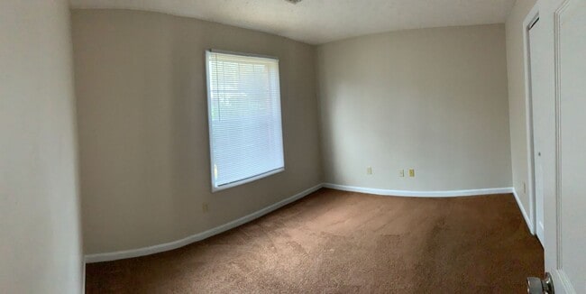 Building Photo - 100 4th Ave Unit A