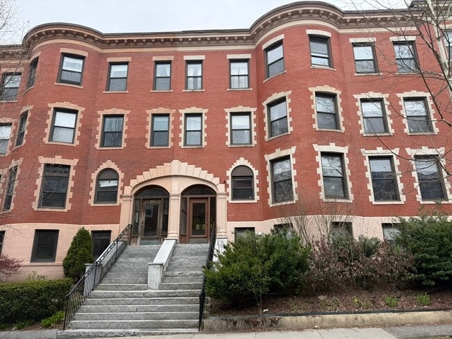 Building Photo - 30 Claflin Rd Unit 1