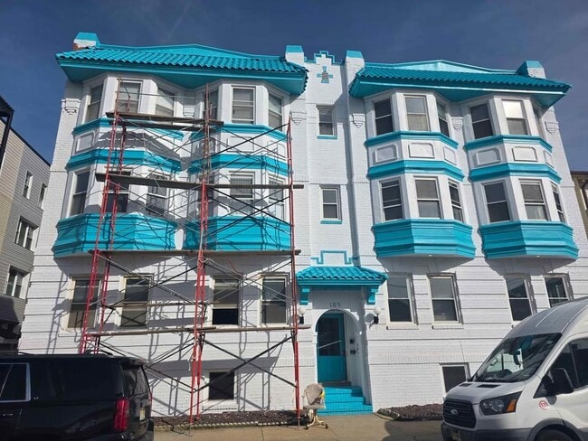 Photo - 105 S Victoria Ave