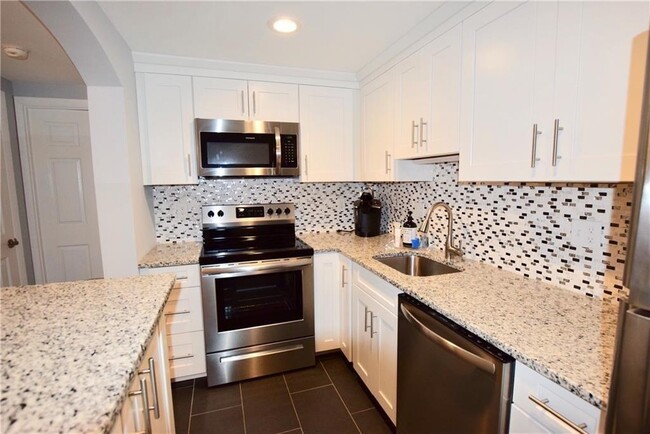 Photo - 66 Girard Ave Unidad 309