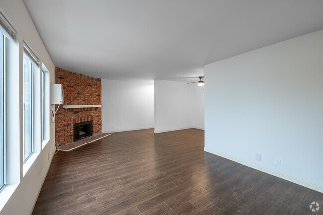 Studio - 580SF - Living Room