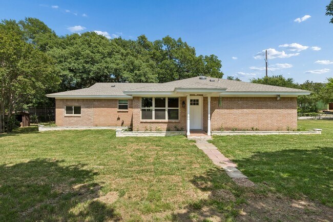 Building Photo - Stylish, Comfortable Colleyville Home with an Open, Airy Layout