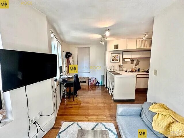 Building Photo - 13 Charter St Unit 2R Rental
