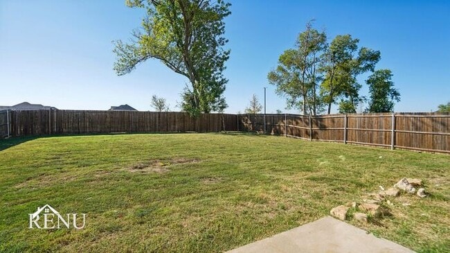 Photo - 758 Oakhurst Dr