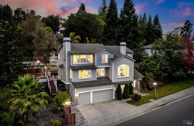 Building Photo - Luxury Living in Fountaingrove