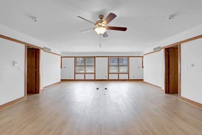 Photo - 4BD/4BA Duplex In Champaign Unit A