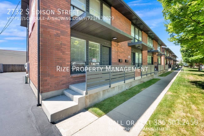 Building Photo - 2732 S Edison St