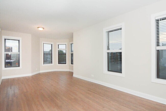 Photo - 3401 W Fullerton Ave Unit 3