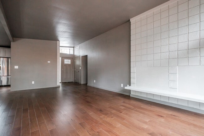 Photo - 837 Woodmansee Ct SE
