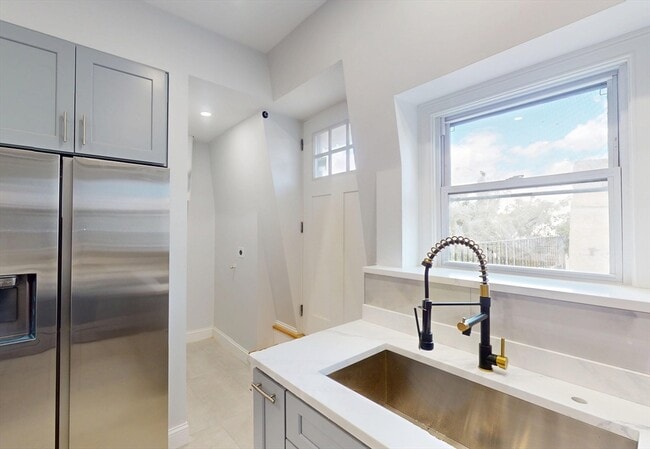 Photo - 14 King St Unit 3