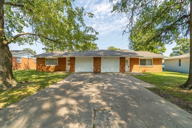 Building Photo - Minutes from Downtown Emma!!! Cozy 2 bedro...