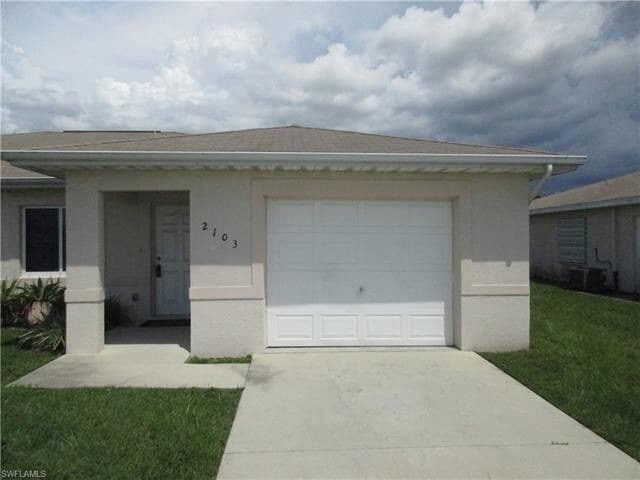 Building Photo - 2 Bedroom Duplex with Den available now Unit 2103 Andalusia Blvd