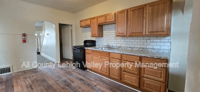 Photo - 818 N 4th St