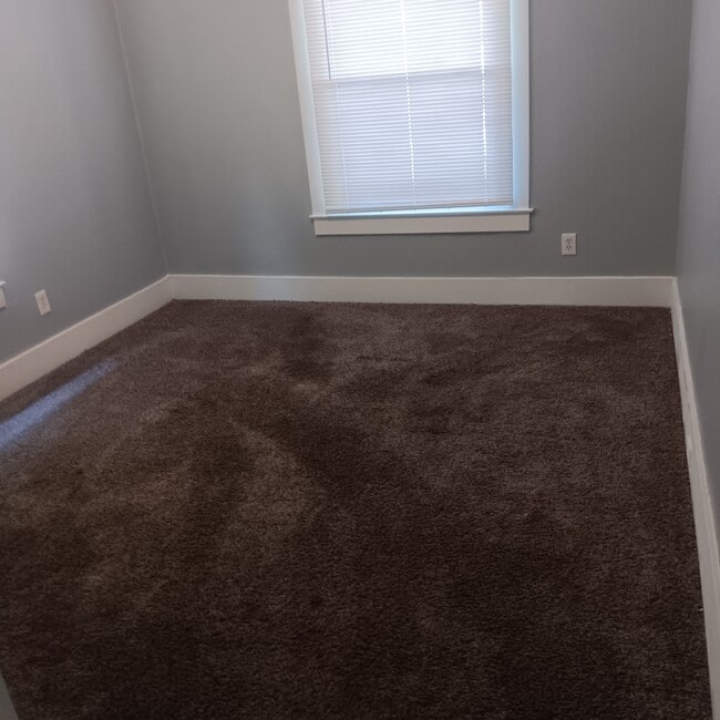 Photo - 613 N 39th St