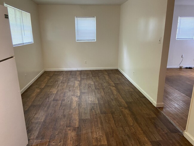 Photo - 900 E Cranford Ave