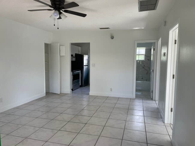 Building Photo - 1318 NW 4th Ave Unit A Rental