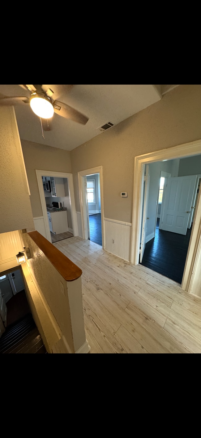 Building Photo - 421 E Anderson St Unit B