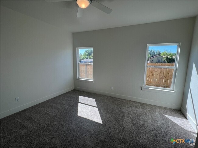 Building Photo - 1830 Royal Loop Rental