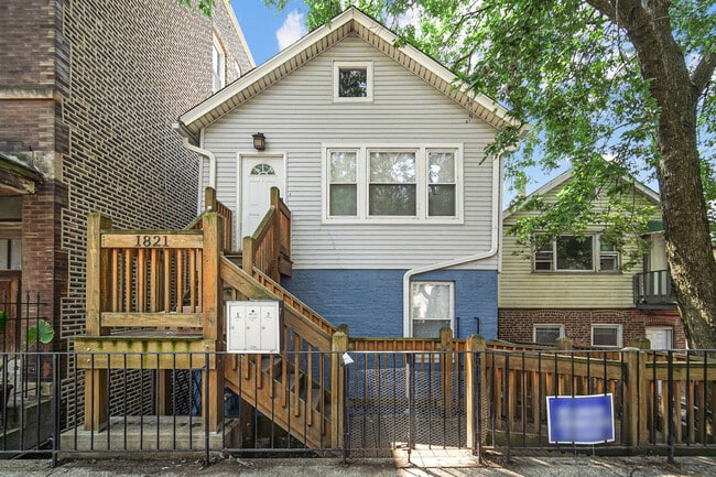 Building Photo - 1821 W Cullerton St Rental