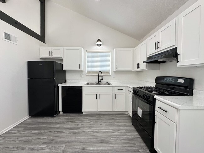 Building Photo - Kingsridge East Apartments