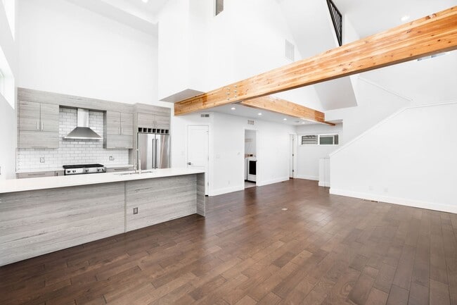 Building Photo - Modern End Unit Townhome with Rooftop Oasis | 2 Bedrooms, 2.5 Baths | Prime Location