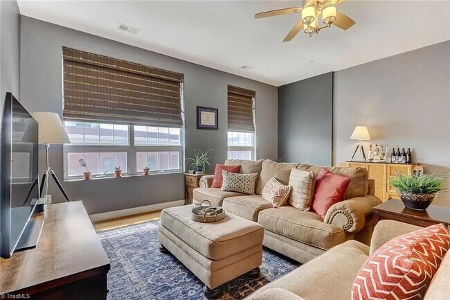 Photo - 1 bedroom 1 bathroom Downtown Living Spacious Condo in the heart of Greensboro