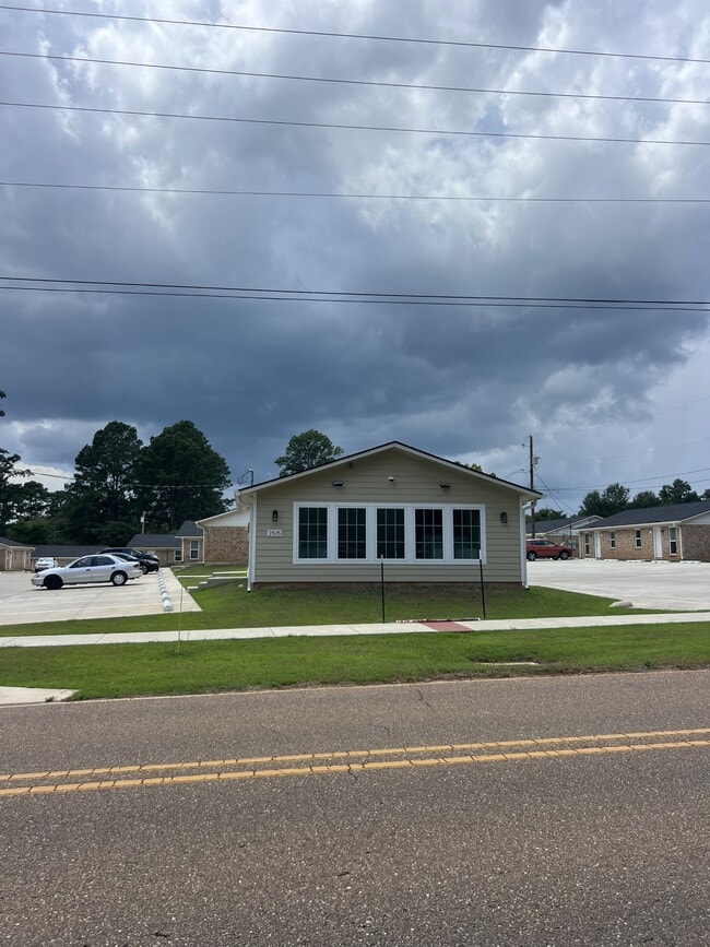 Building Photo - 2515 Kavanaugh Rd