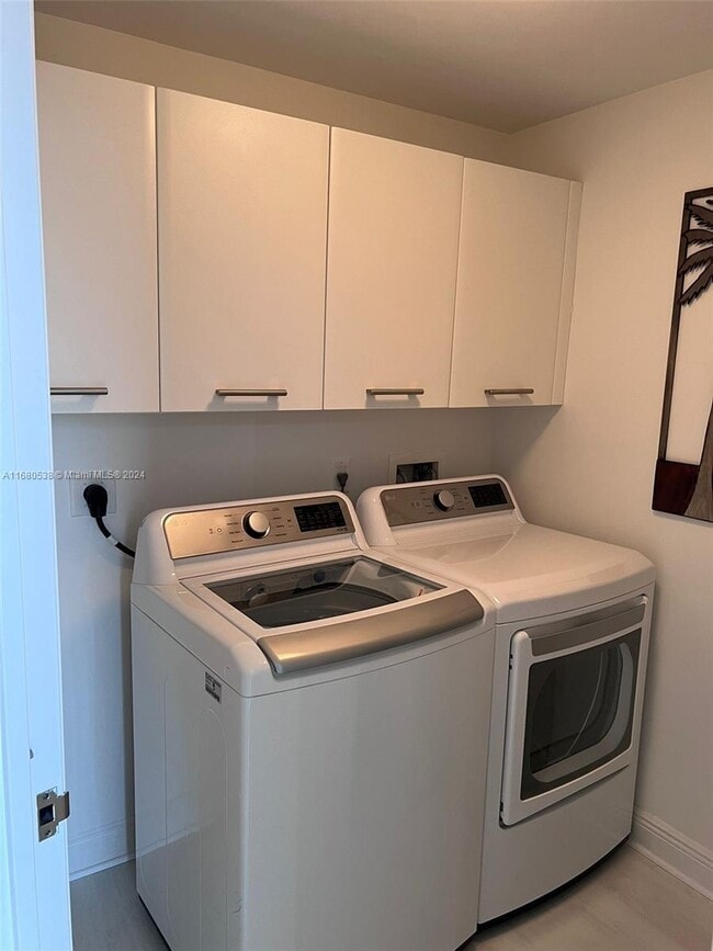 Building Photo - 17121 Collins Ave Unit 1208 Rental