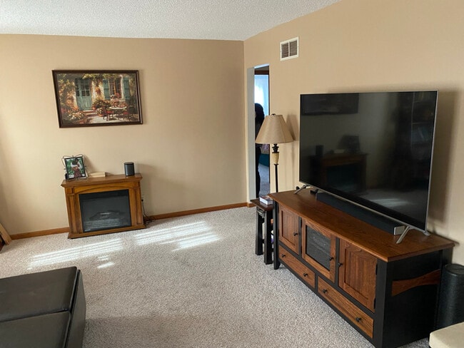 Photo - 1542 Lucy Dr