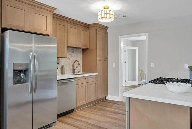 Photo - 1001 Dumaine St