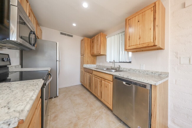 Building Photo - 3932 N Park Ave Rental