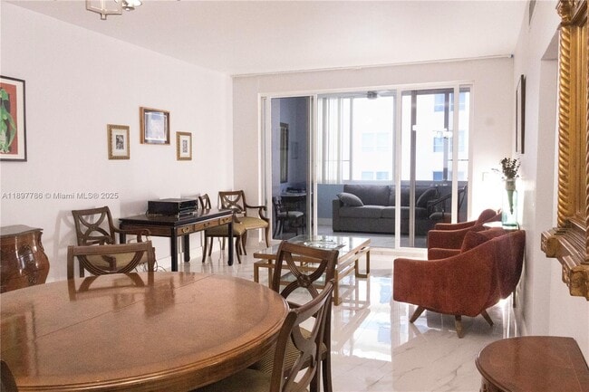 Photo - 5005 Collins Ave Unidad 1523