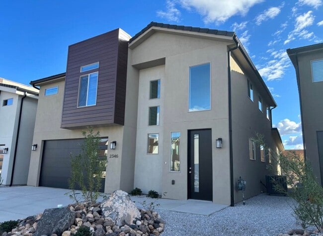 Building Photo - 2346 E Luciano Ln